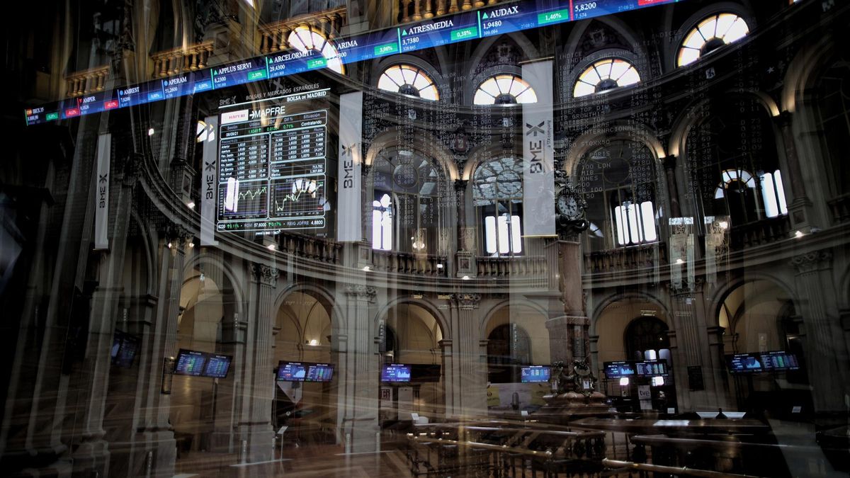 El Ibex 35 se revaloriza un 0,4% y busca los 14.200 puntos