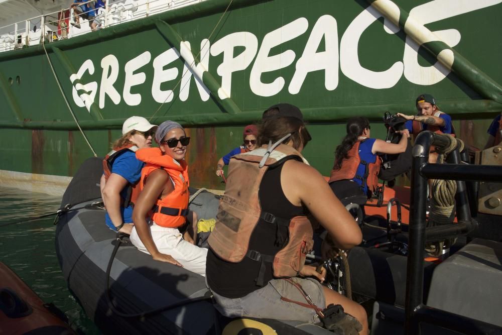 Salida de Greenpeace a aguas pitiusas para velar por la posidonia