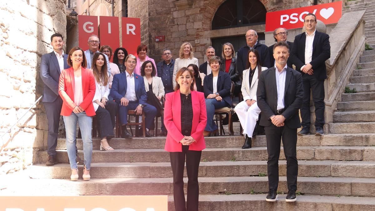 La candidata del PSC a les comarques gironines, Sílvia Paneque, amb la resta de membres que l'acompanyaran a la llista en les eleccions del 12-M
