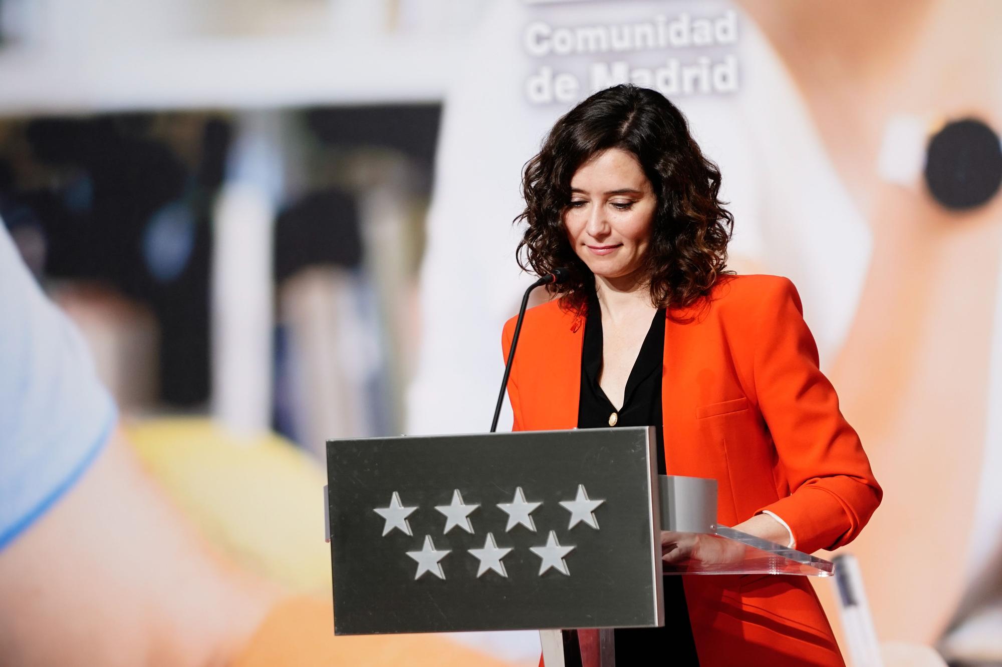 DÍAZ AYUSO, EN LA ENTREGA DE DIPLOMAS DEL PROGRAMA INTERUNIVERSITARIO PARA MAYORES DE LA COMUNIDAD DE MADRID