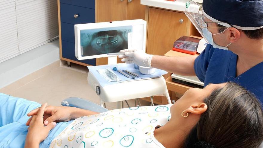 El Colegio de Odontólogos pide a Sanidad que cierre las clínicas dentales