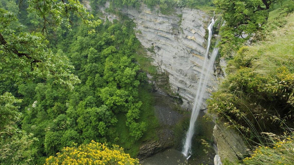El lugar más bonito del País Vasco es un pueblo de 56 habitantes que esconde una impresionante cascada