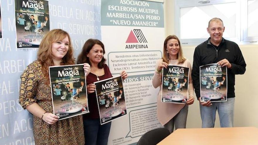 La delegada de Derechos Sociales, a la derecha, presentó el evento.