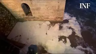 El Segura como una lavadora: enésimo episodio de espumas contaminantes en el río a su paso por Rojales