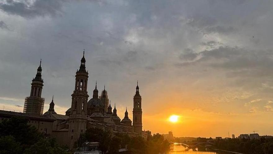 Desvíos en varias líneas del bus, velocidad máxima de 30 km/h en toda la ciudad y mercadillo cancelado: así se prepara Zaragoza para el histórico eclipse