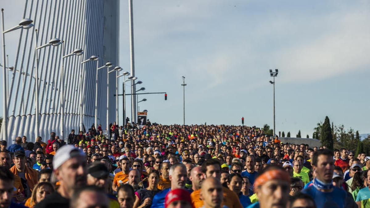 Día soleado pero fresquito para el Medio Maratón de Valencia