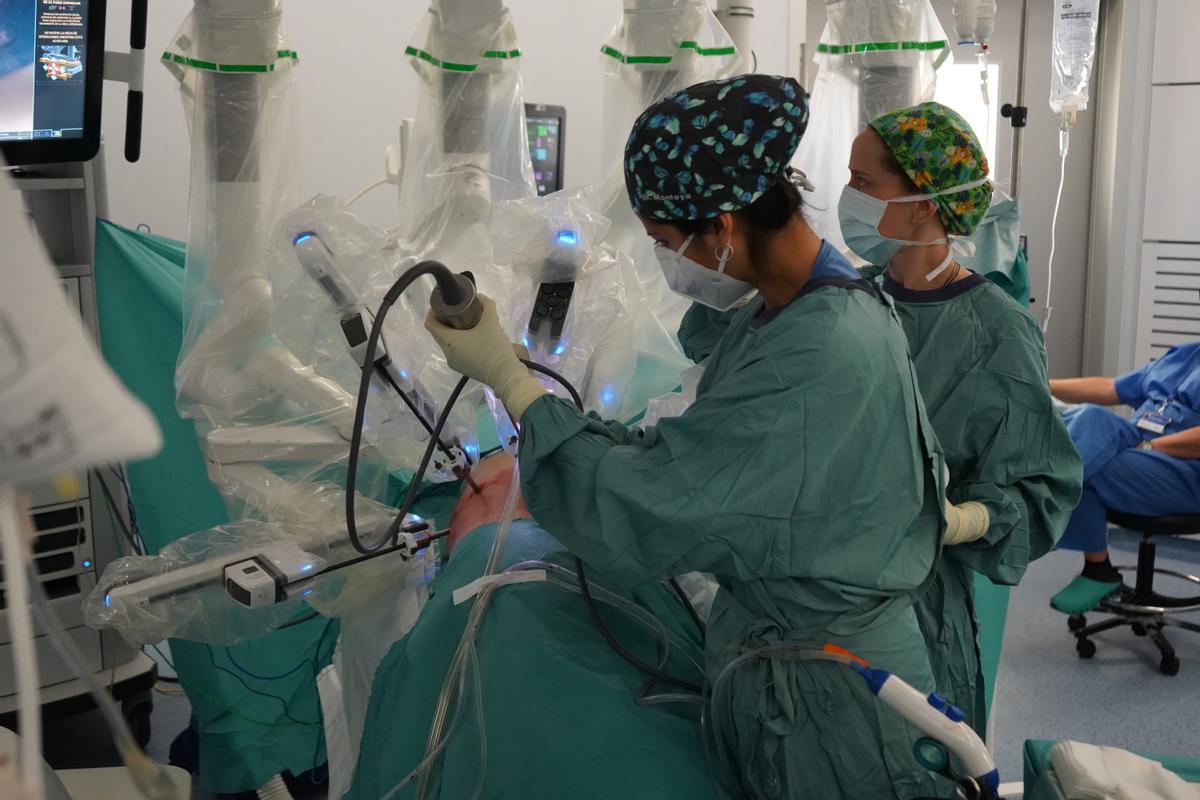 Vall d'Hebron trasplante el primer pulmón robótico del mundo