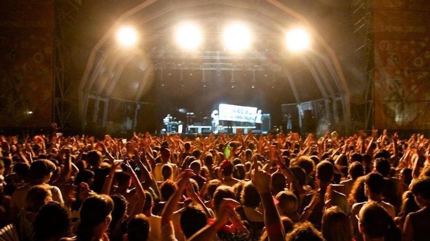 Herida una joven tras caerle encima una estructura en el Arenal Sound