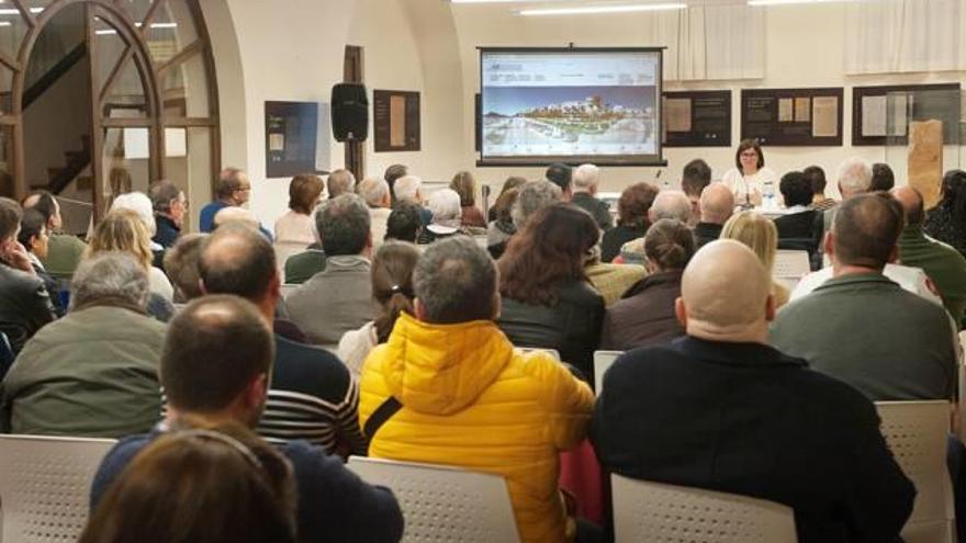 Imagen de la reunión celebrada ayer para debatir la rehabilitación del frente litoral.