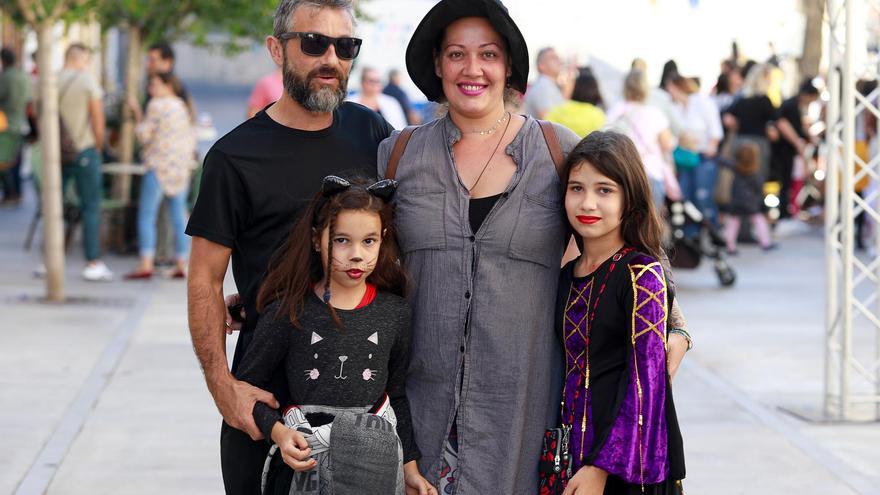 Galería de imágenes de la fiesta de Halloween en el Mercat Vell de Ibiza