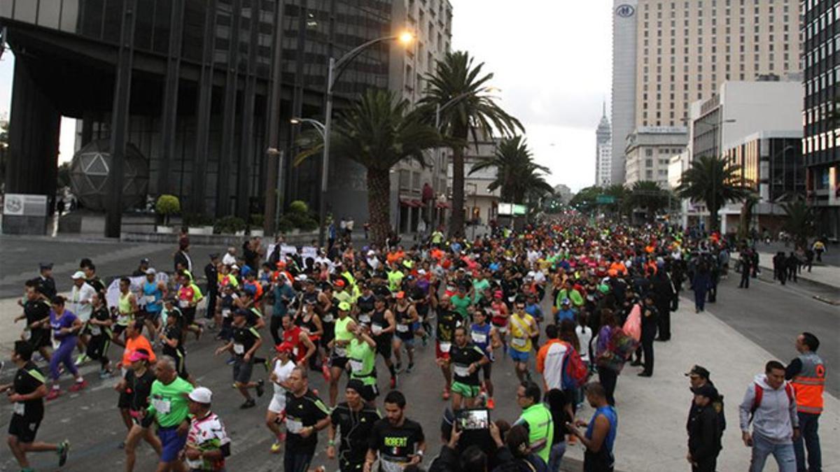 Unos 30.000 participantes tomaron la salida en la Maratón de México