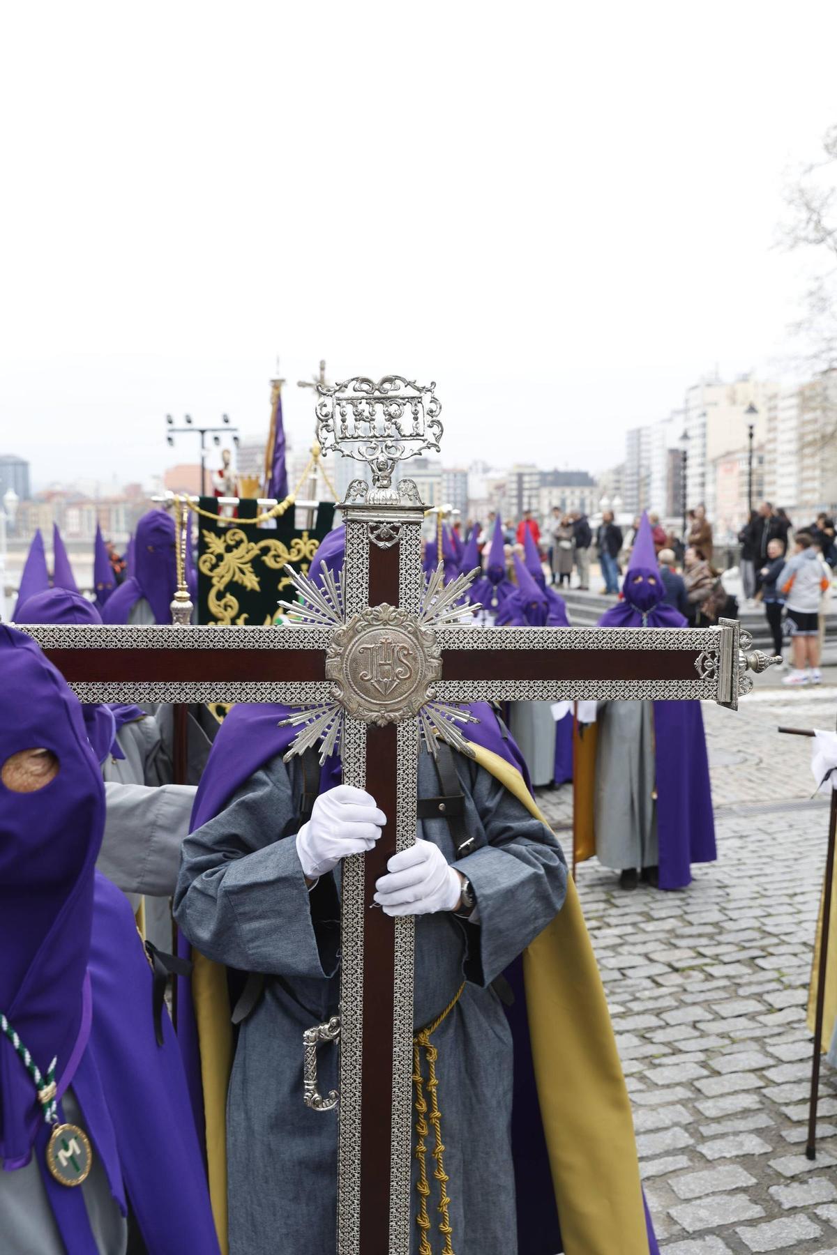 La procesión del Encuentro de Resurrección en Gijón, en imágenes