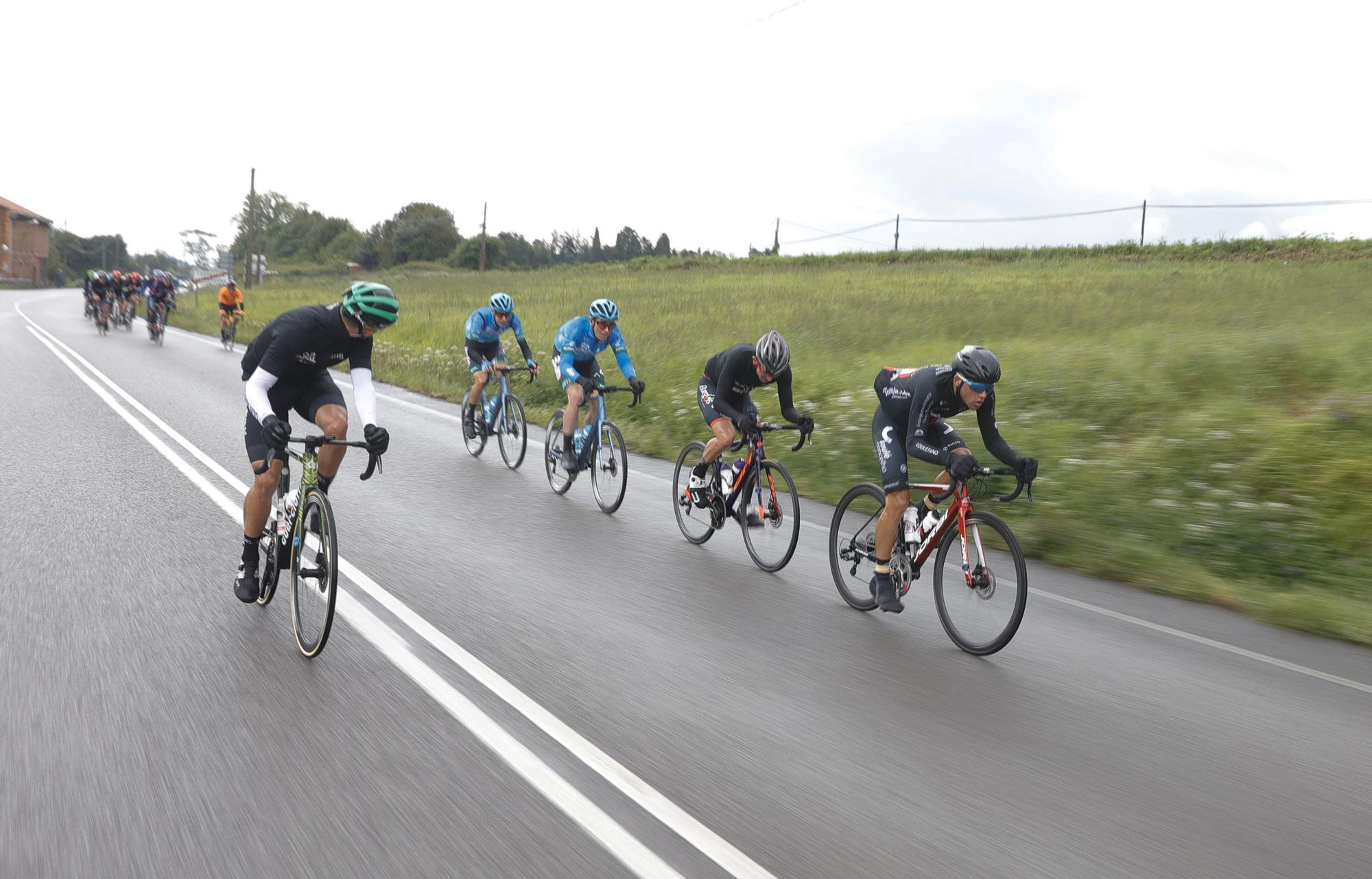 La segunda etapa de la Vuelta Ciclista a Asturias, en imágenes