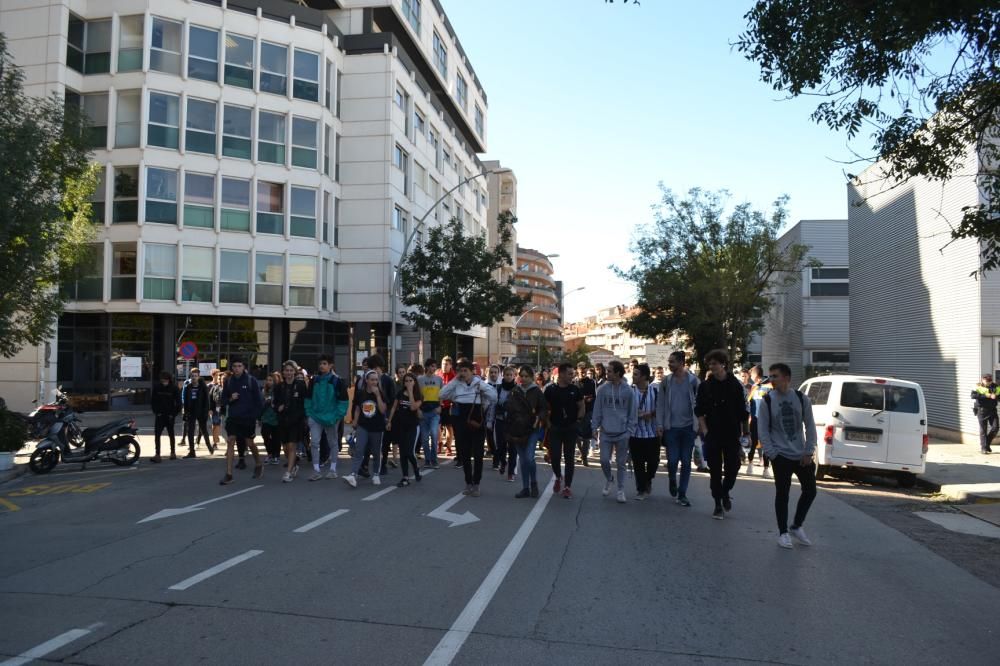 Els estudiants buiden les aules i tornen a tallar el trànsit a Manresa