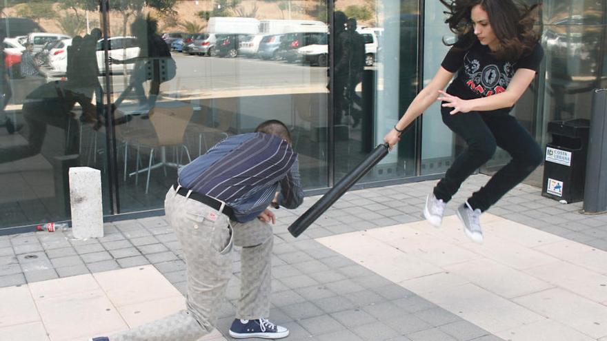 Los saltos y fintas acrobáticas son muy habituales en este deporte.