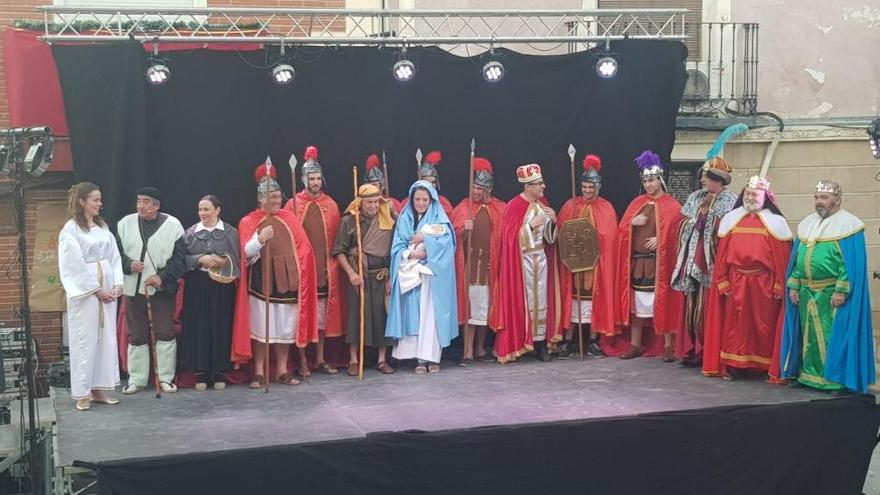 La Plaza de España de la localidad acogió ayer por la tarde el tradicional Auto de Reyes.