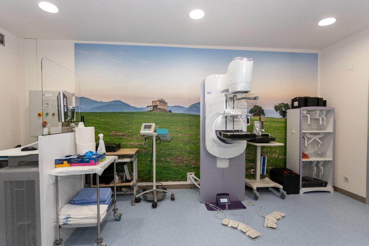 FOTOS | Son Llàtzer renueva sus equipos de radiología y farmacia para ganar precisión y reducir las esperas