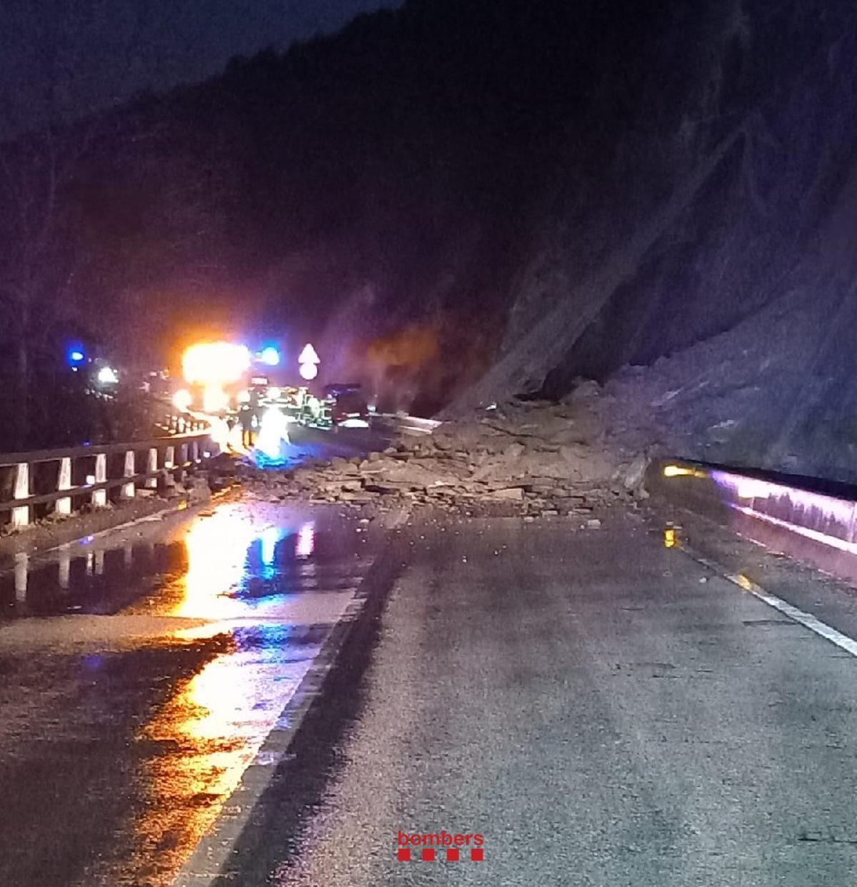 Esllavissada a la carretera N-260 al pas per Ripoll
