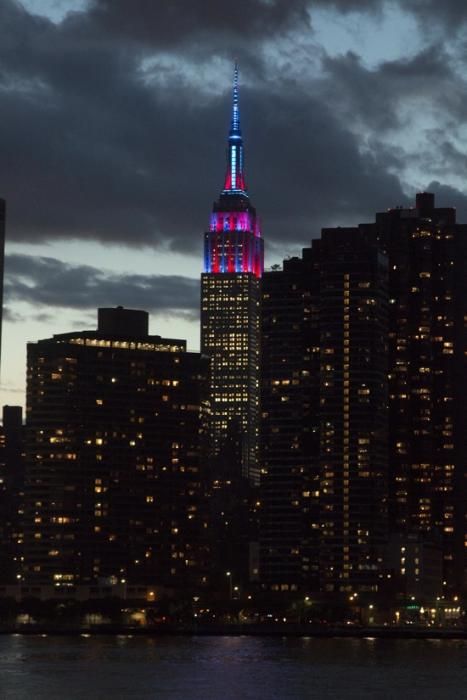 L''Empire State de Nova York amb els colors blaugra
