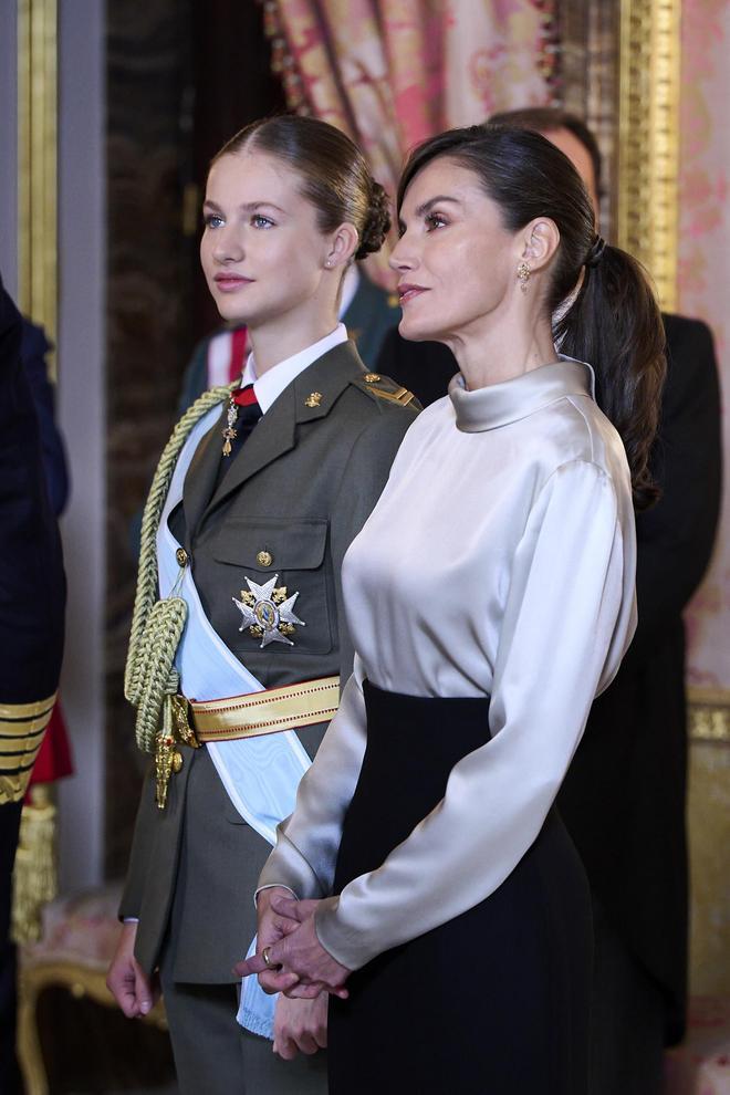 La princesa Leonor y la reina Letizia en la recepción de la Pascua Militar 2024