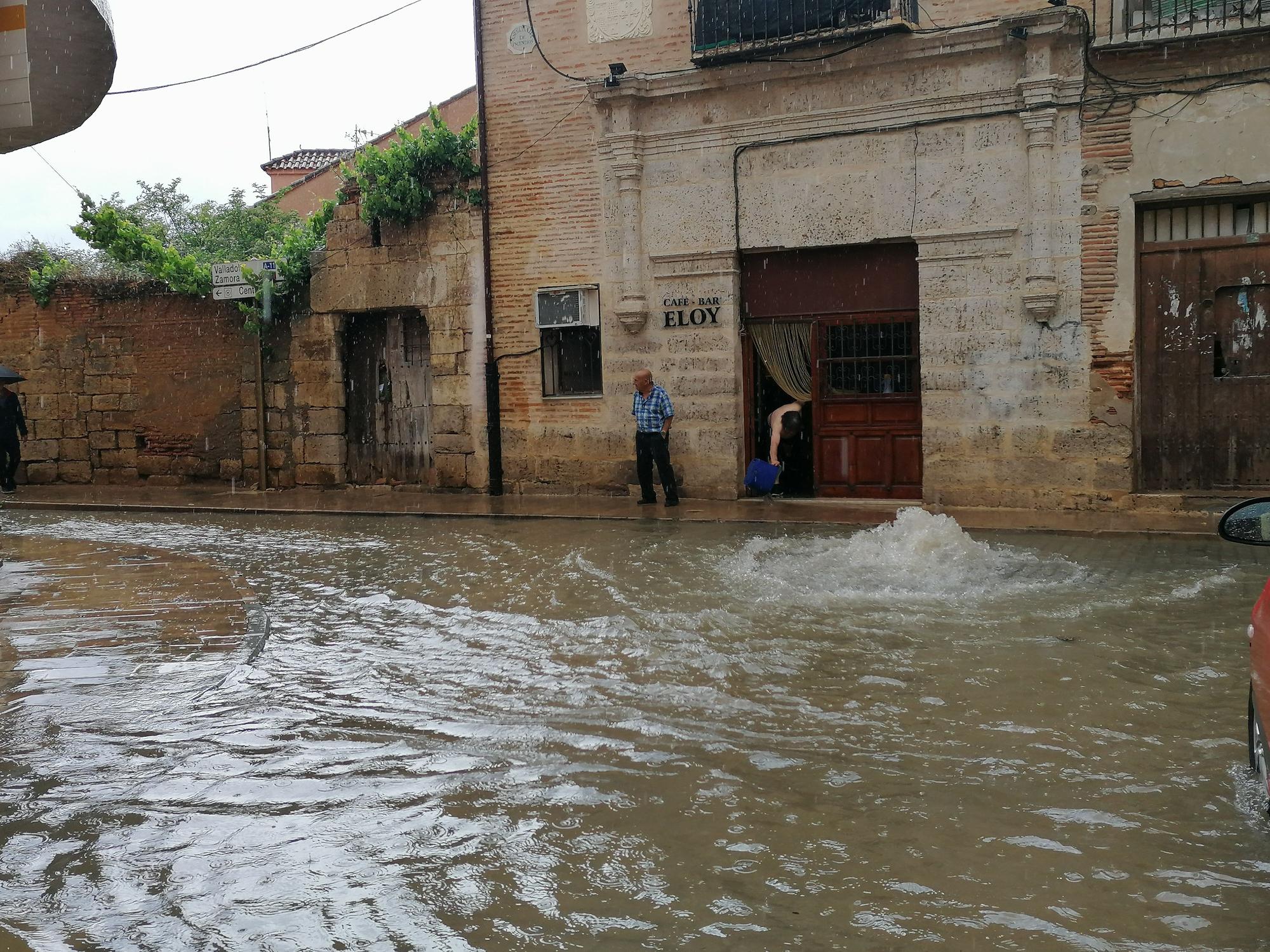 Impresionante tromba de agua en Toro