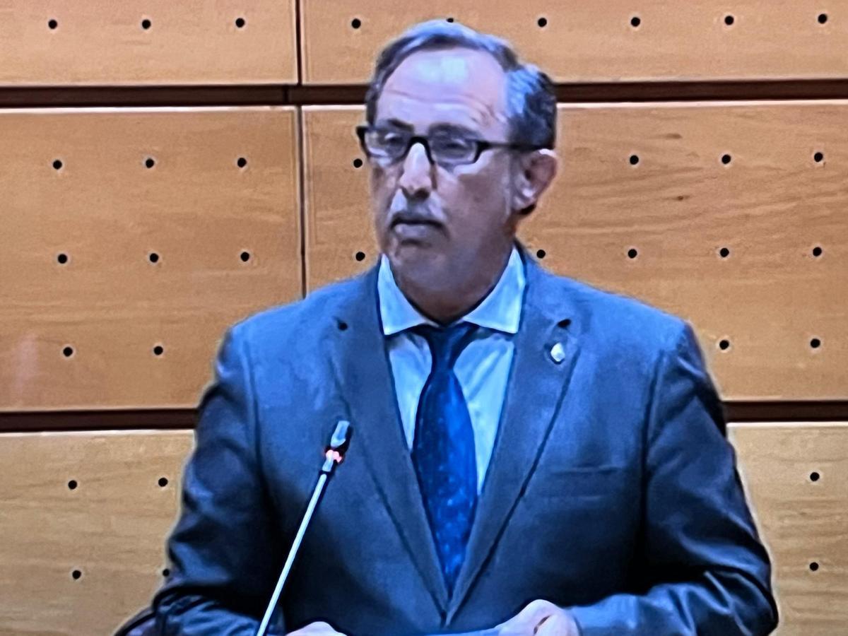 El senador Josá Manuel Rodríguez González, durante su intervención.