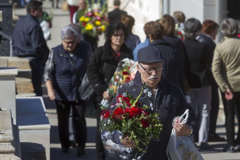 Día de Todos Los Santos en el cementerio de Los Remedios (Cartagena)