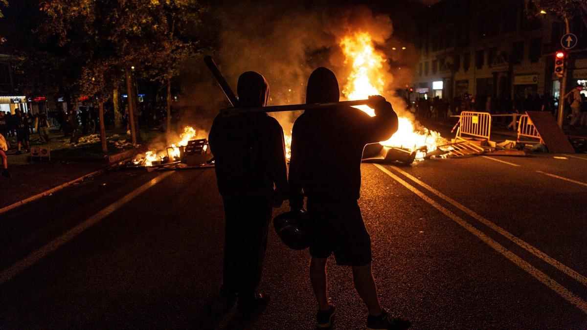 Archivo -  Imagen de archivo de unos manifestantes durante las concentraciones convocadas por 'Tsunami Democrátic' contra la sentencia del 1-O.