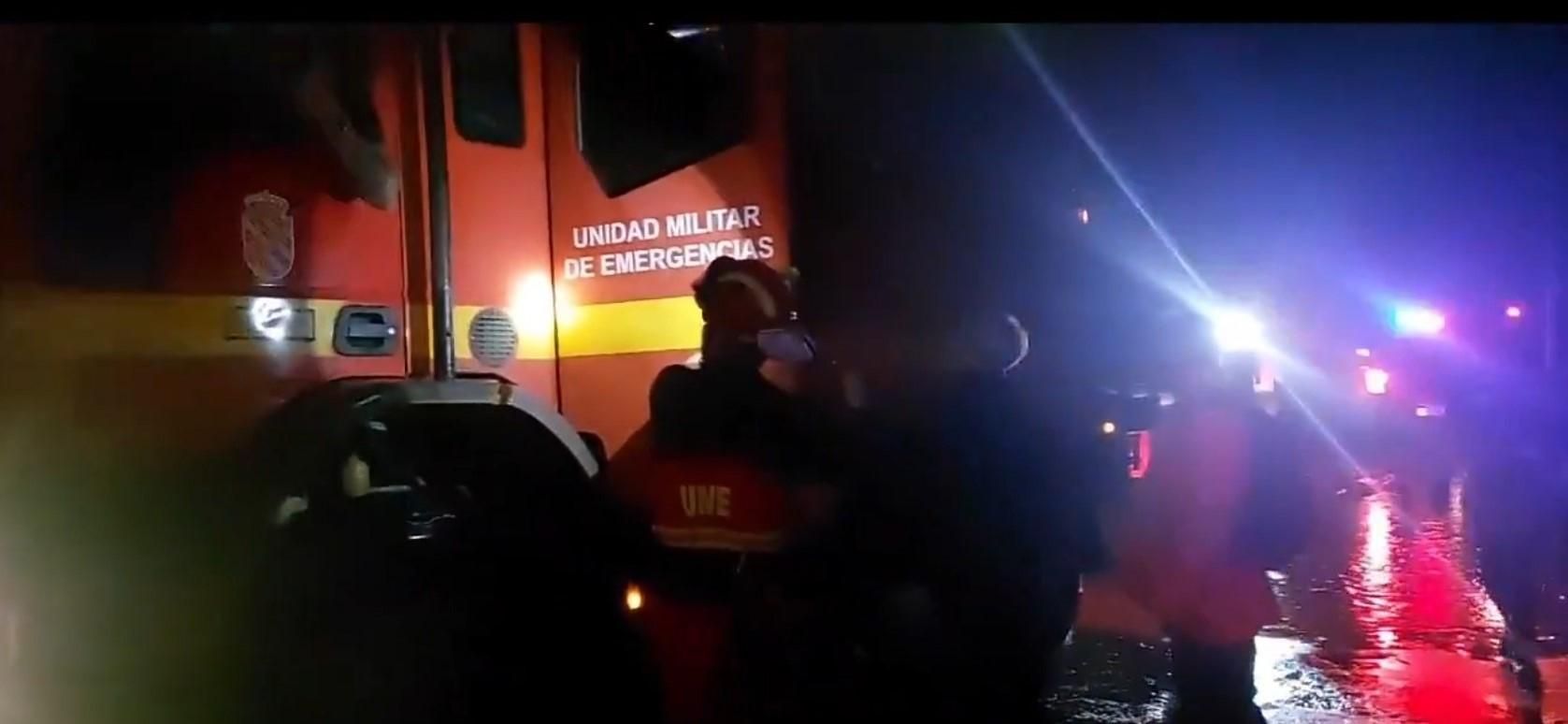 Efectivos de la UME colaboran en las tareas de rescate tras el paso de una DANA en la provincia de Valencia.