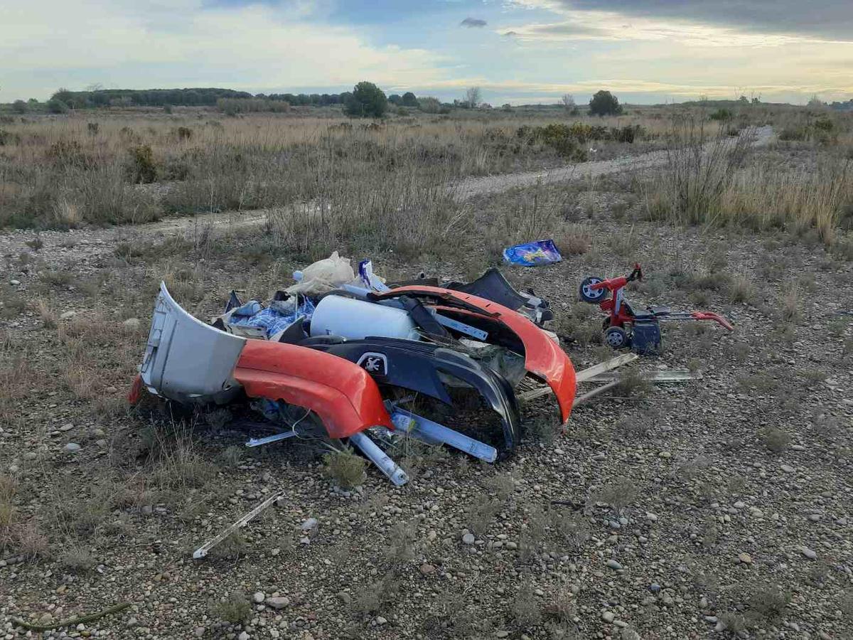 Foto del nuevo vertido ilegal detectado en el paraje del Millars.