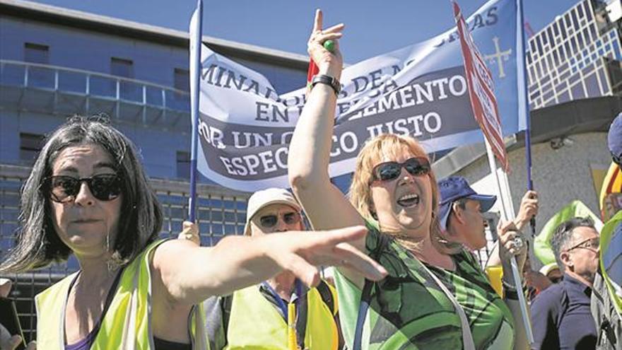 Tráfico y examinadores acercan posturas para el fin de la huelga