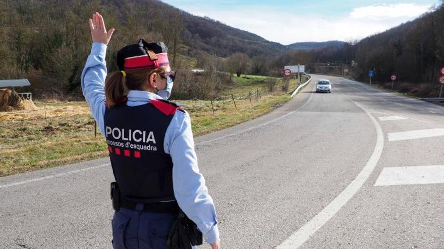 Un control dels Mossos d&#039;Esquadra a la sortida del túnell de Collabos