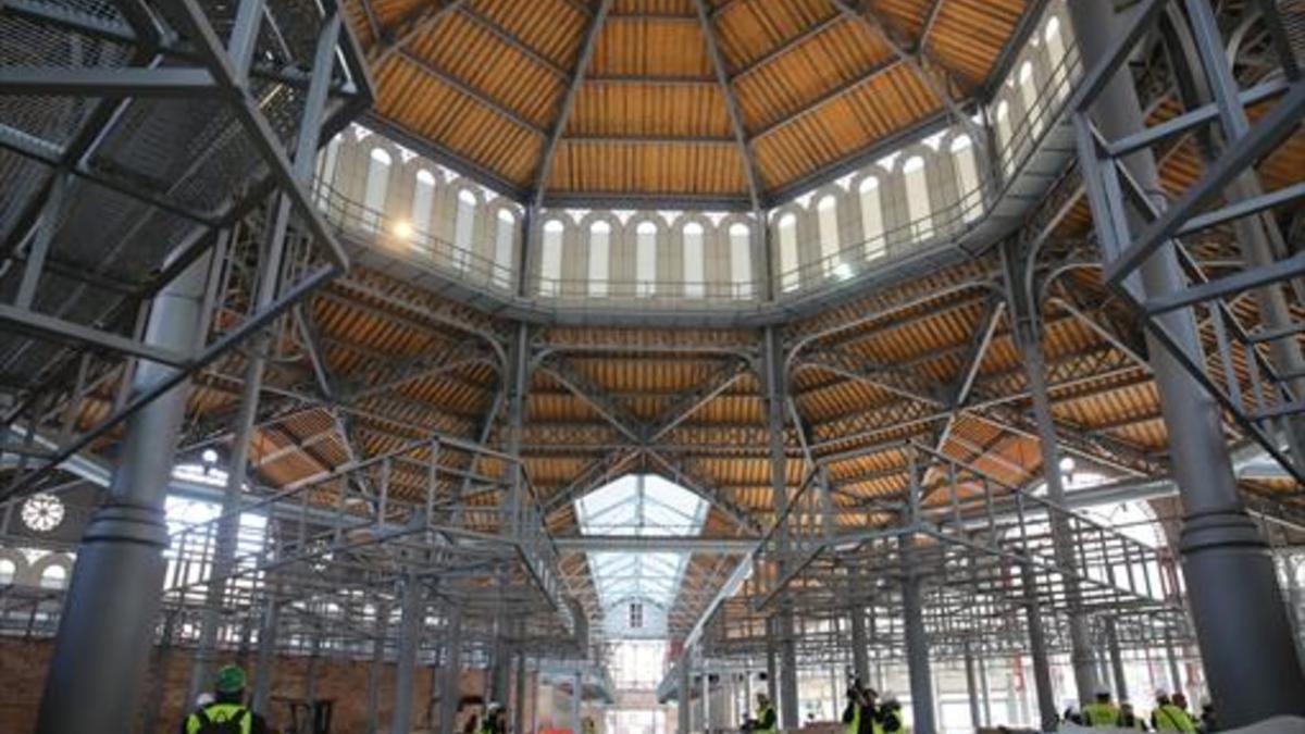 Interior del nuevo mercado de Sant Antoni, aún en obras.