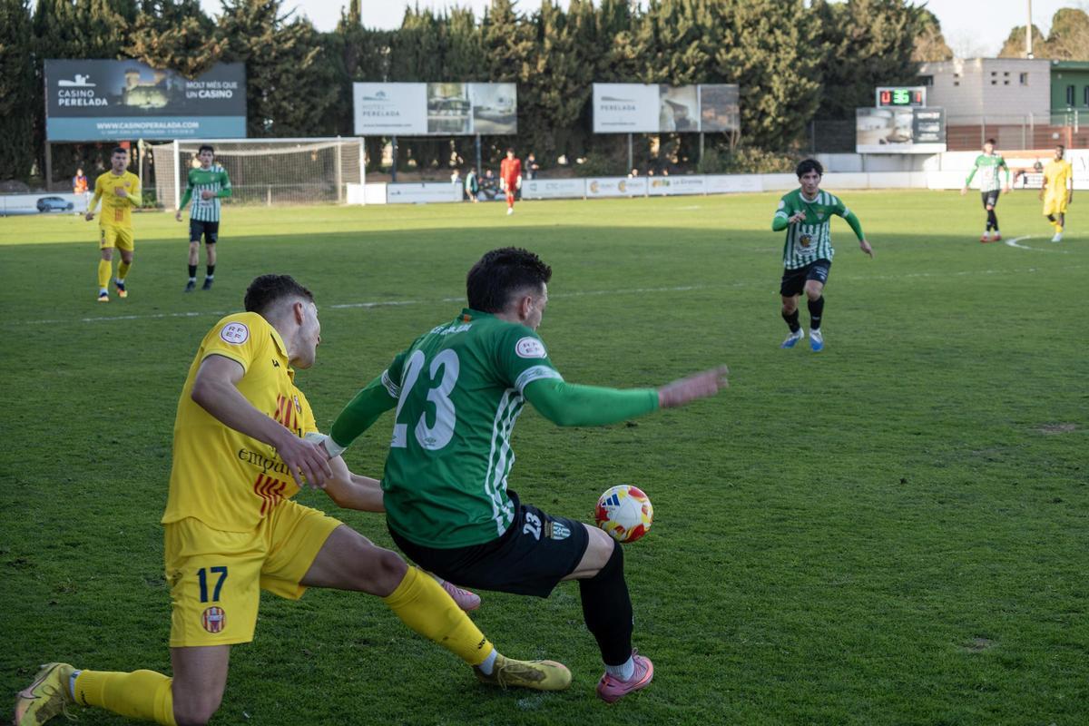 Les millors imatges de l'empat en el derbi entre el Peralada i l'Escala