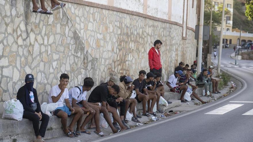 El mando único pacta los espacios para acoger a los migrantes en Ceuta y acelerar las repatriaciones