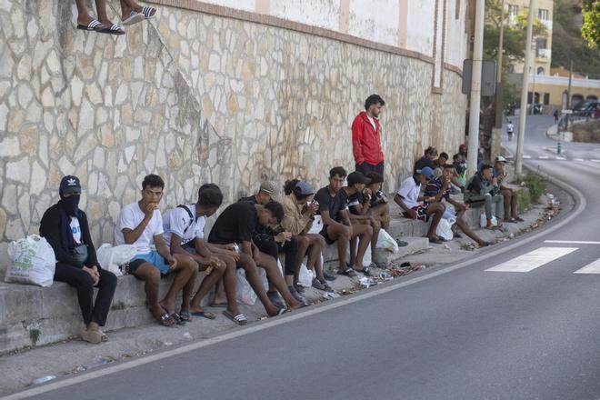 El mando único pacta los espacios para acoger a los migrantes en Ceuta y acelerar las repatriaciones
