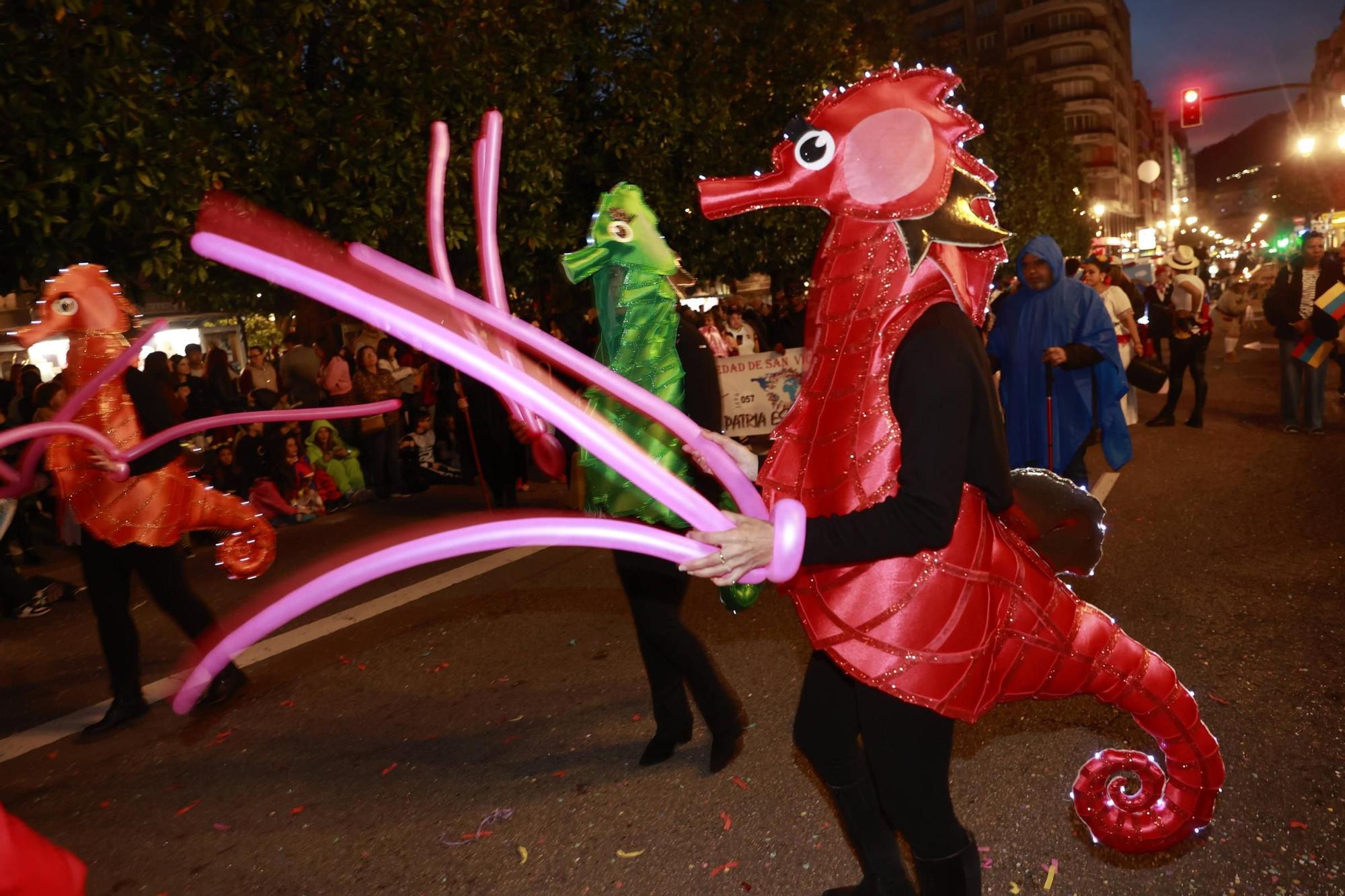 EN IMÁGENES: El Carnaval llena de color y alegría las calles de Oviedo