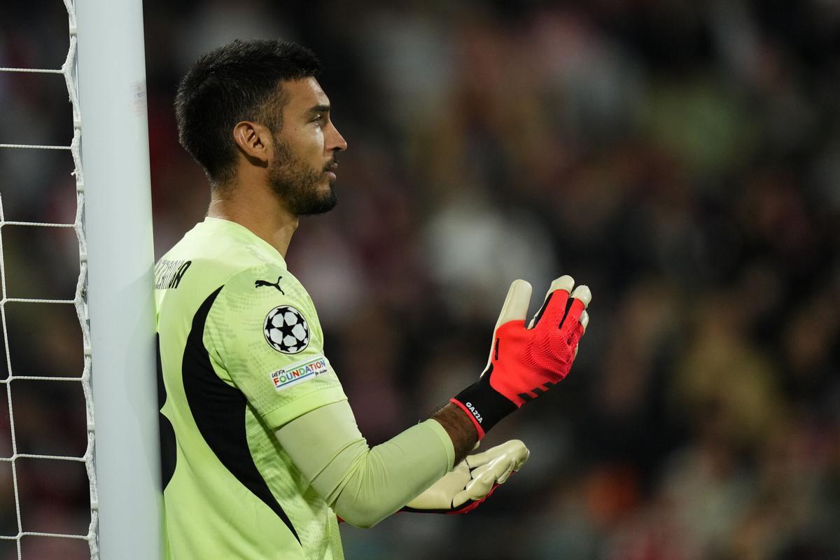 Paulo Gazzaniga, durante un partido de Champions con el Girona