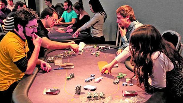 24 jóvenes asisten al curso del Casino Cirsa de Valencia.
