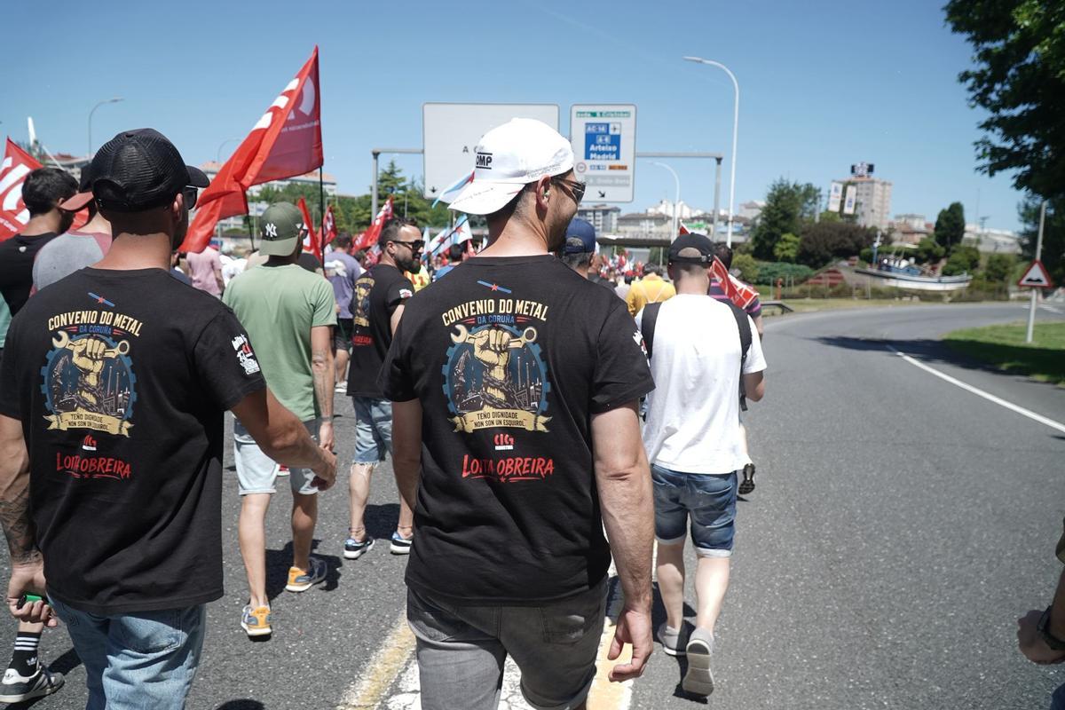 La manifestación del metal corta el acceso a A Coruña por Alfonso Molina La manifestación del metal corta el acceso a A Coruña por Alfonso Molina