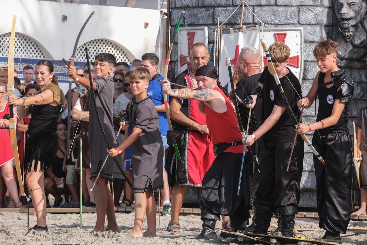 Las mejores imágenes del Desembarco de las fiestas de Moros y Cristianos de Santa Pola