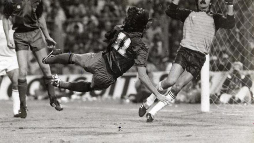 El famoso gol de Marcos Alonso (padre) en la final de Copa contra el Real Madrid (2-1) en La Romareda de Zaragoza (1982-83).