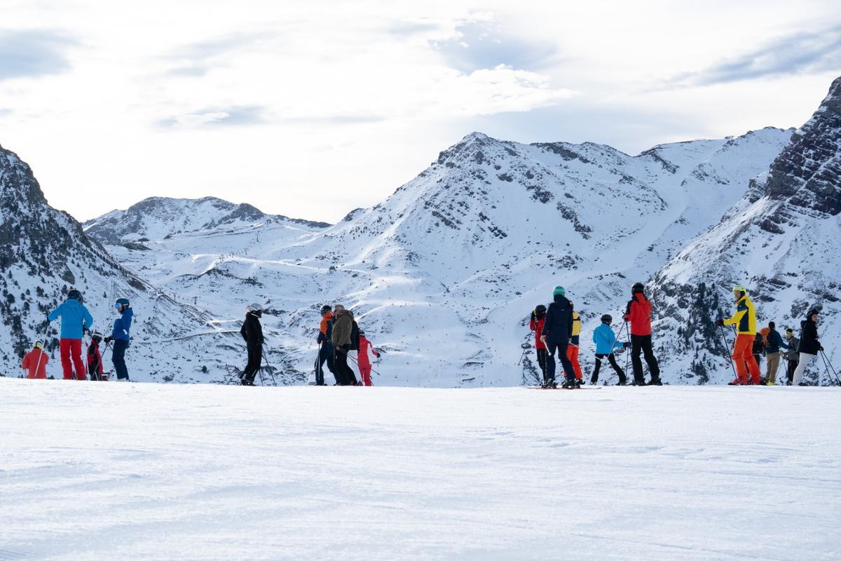 Un grupo de esquiadores en la estación de Formigal, este fin de semana.