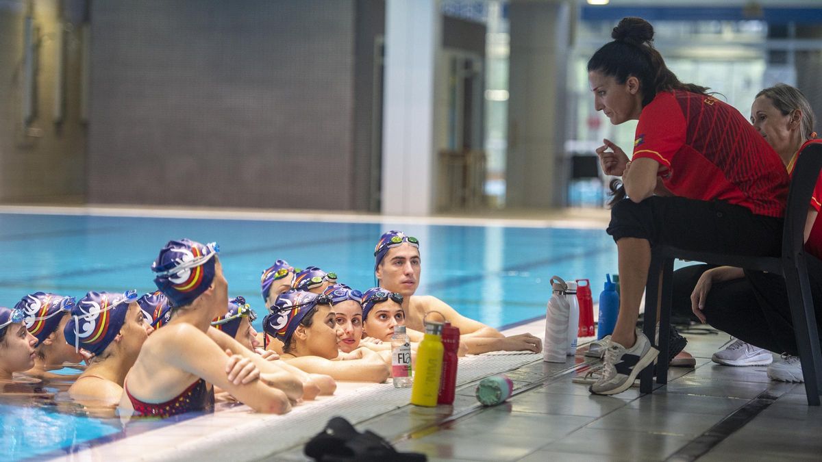Sant Cugat 30.10.2024. Deportes. Primer entrenamiento en el CAR de Sant Cugat de Andrea Fuentes como seleccionadora nacional del equipo de natación sincronizada. Fotografía de Jordi Cotrina