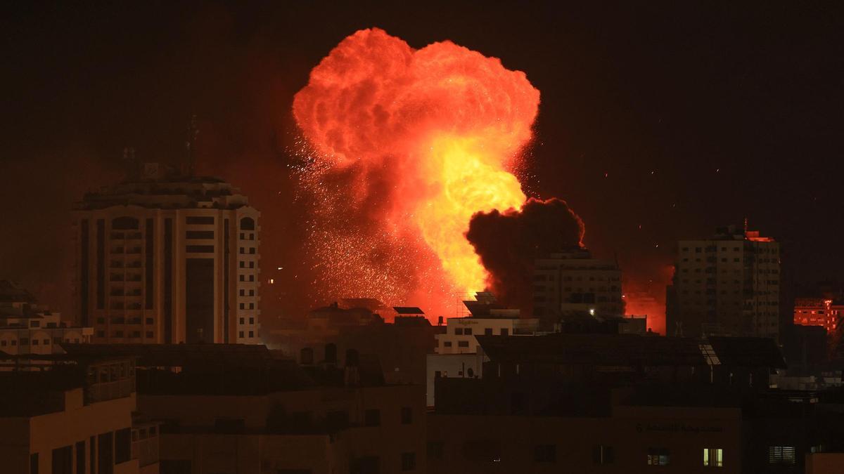 Bombardeo sobre la ciudad de Gaza, este lunes.