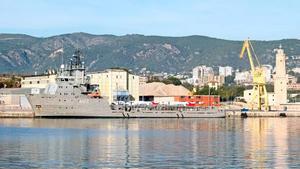 El buque de apoyo griego Iraklis, que ejerce de buque mando de la agrupación de la OTAN, en Palma.