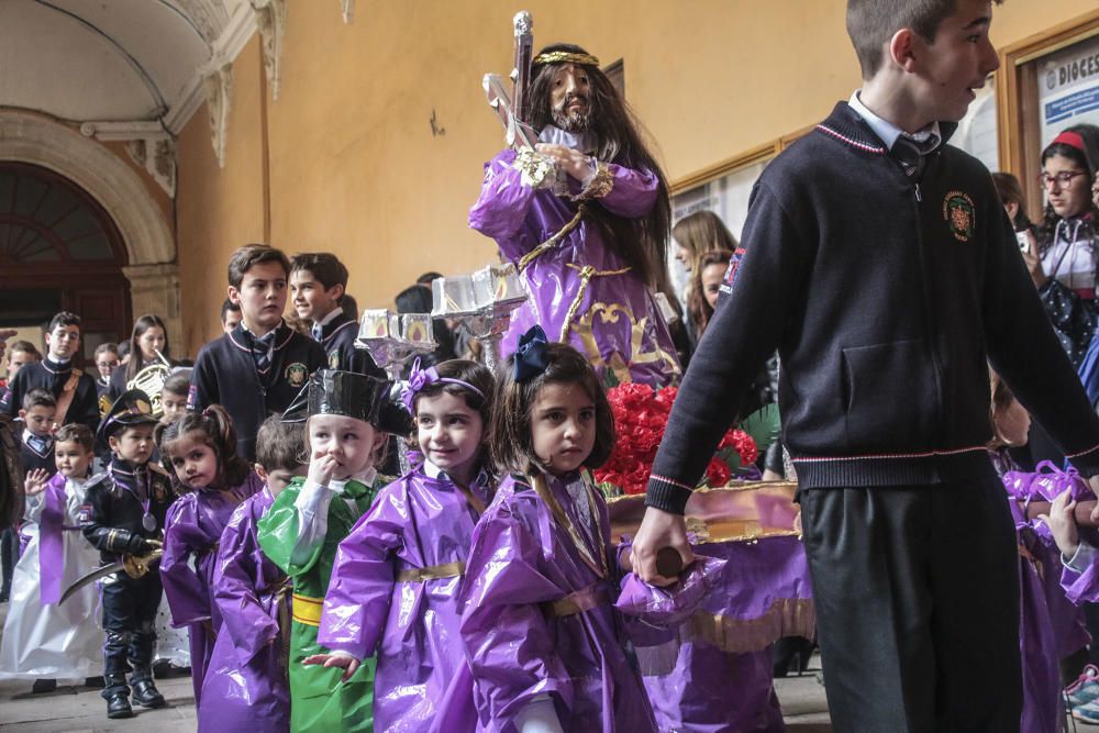 Los más pequeños celebran el Viernes de Dolores en Orihuela