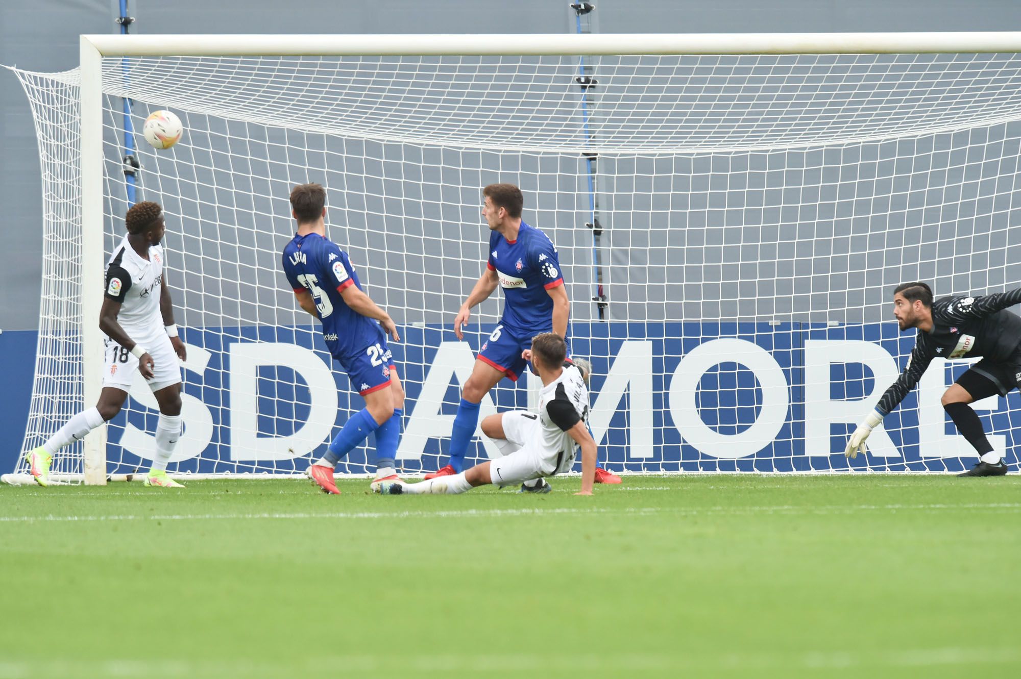 El partido del Sporting en Lezama, en imágenes