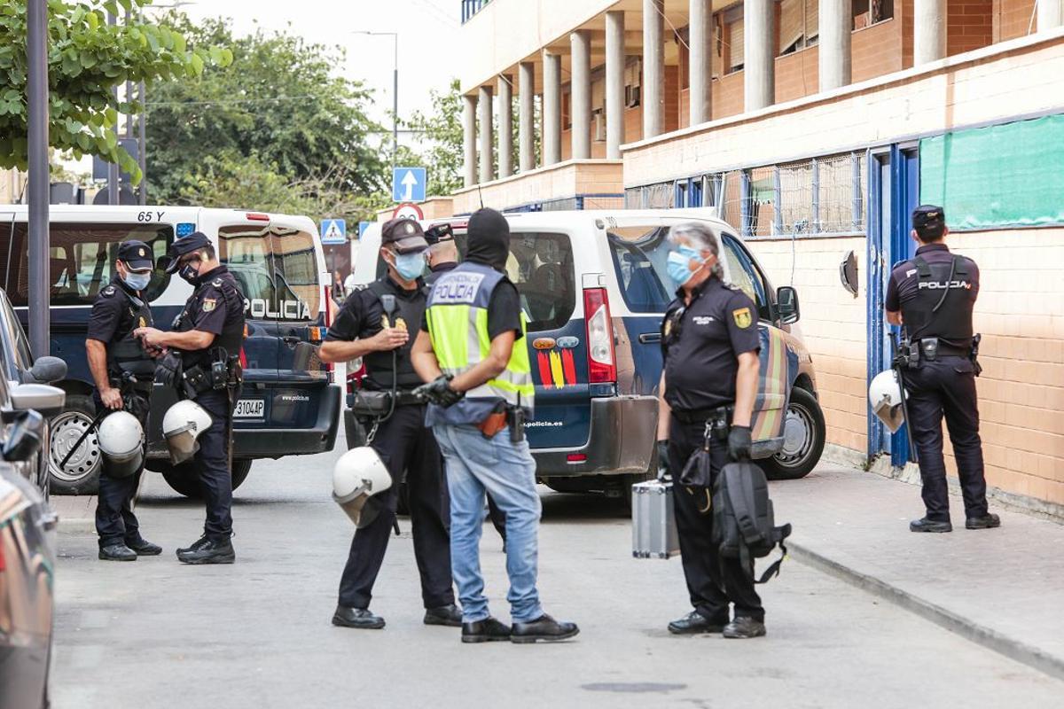 Intervención policial. Menudeo, gallos y tortugas en Ministriles, Lorca-3626.jpg