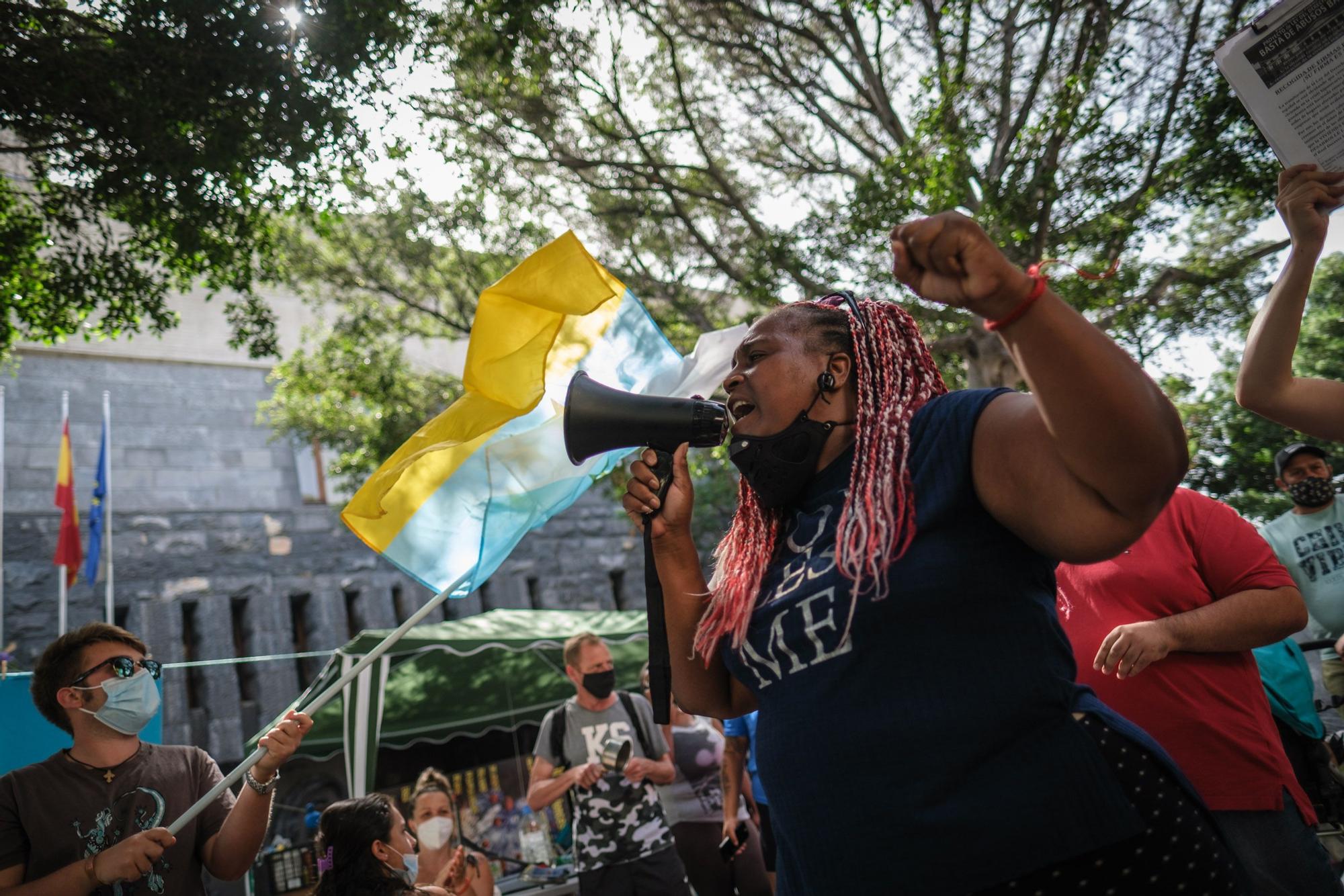 Marcha de los afectados por los desahucios en Santa Cruz